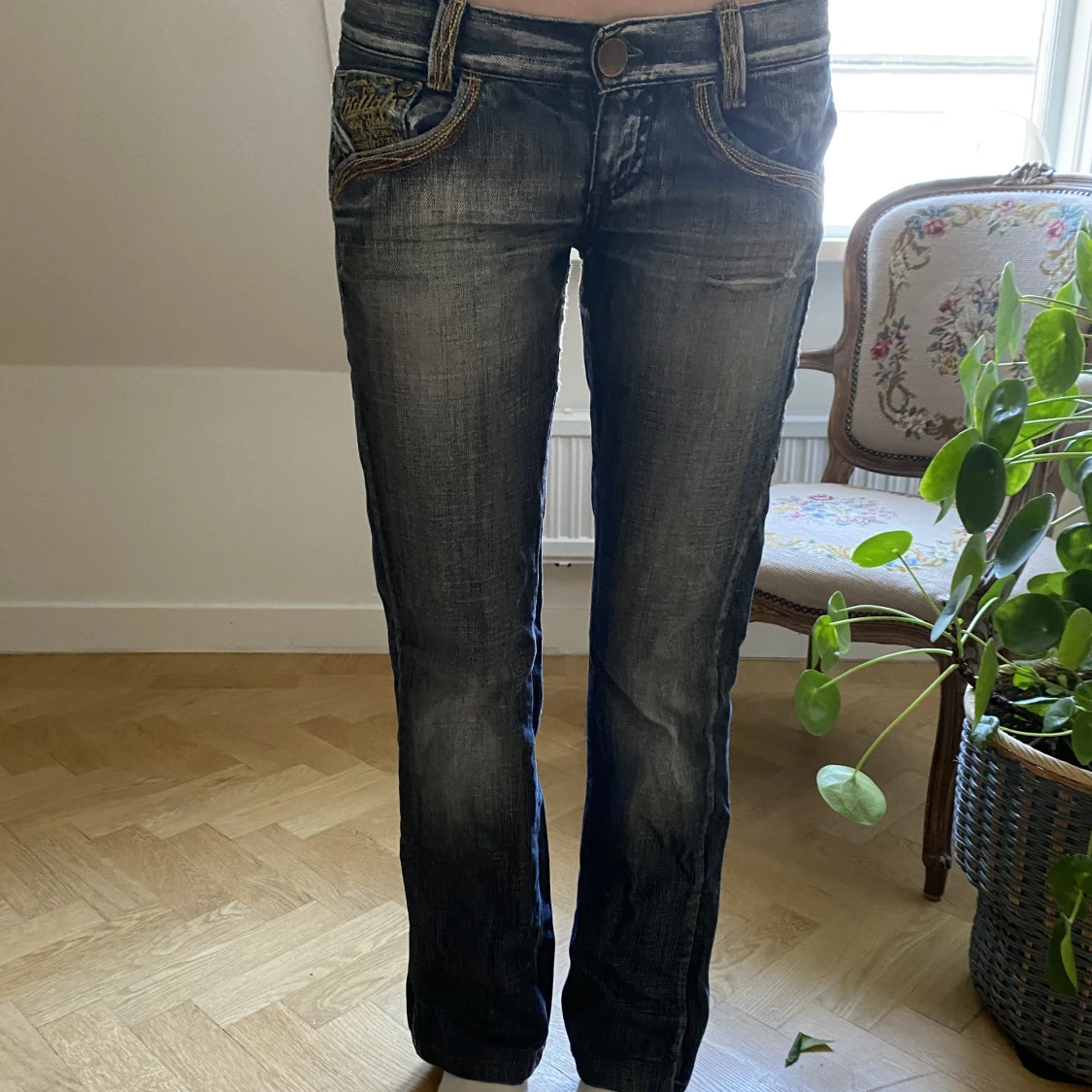 lågmidjade jeans