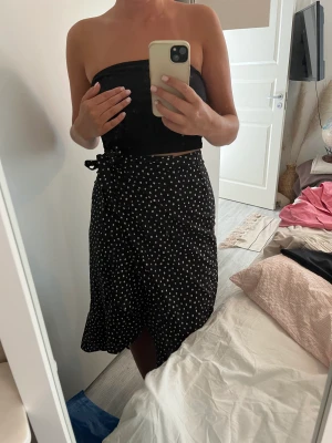 Prickig kjol  - Från bubbelrom, nyskick 