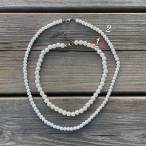 Pärl halsband  - Ej äkta pärlhalsband köpt från Aliexpress (nr 1). Säljs då den knappt kommer till användning. Halsbandet är ca 43cm o pärlorna 8mm. [Frakt: 15kr] 💌