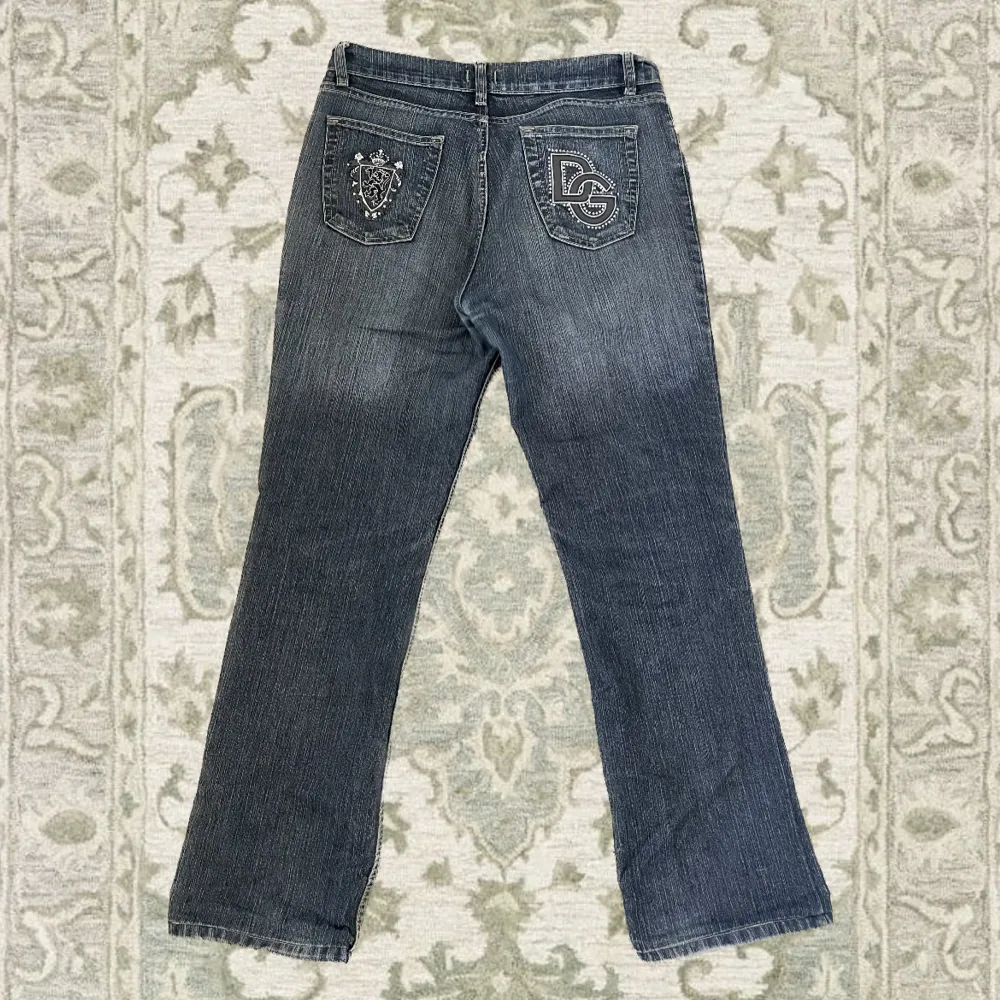 Midwaist dolce & gabbana jeans i väldigt bra skick 🙌. Jeans & Byxor.