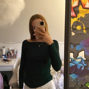Tröja - Säljer denna strechiga ribbade gröna tröjan, stl S💕Pris kan eventuellt diskuteras