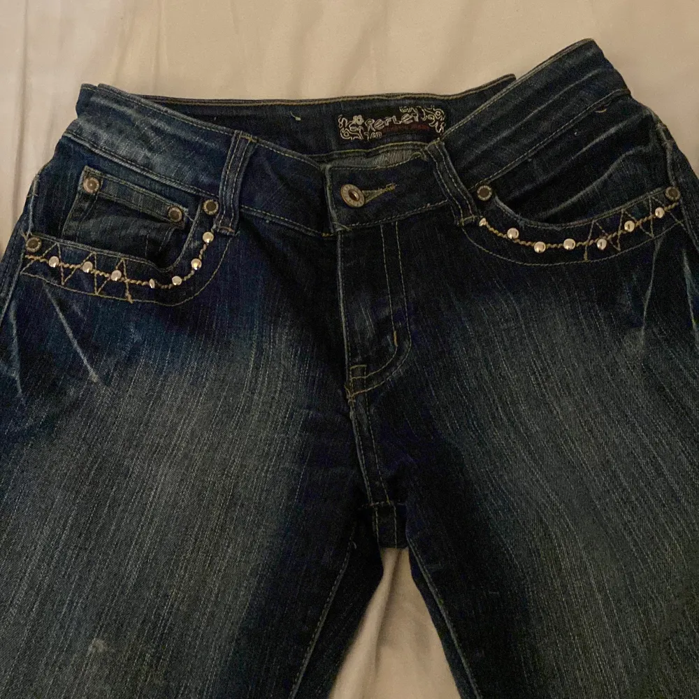 Jätte coola lågmidjade jeans från reflet jeans säljer pga att de inte ör riktigt min stil. Jeans & Byxor.