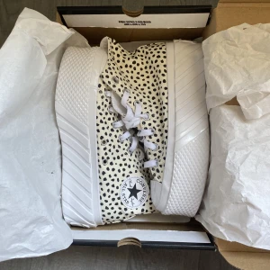 Convers  - Helt nya convers i storlek 37. Alldrig använda. Orginalpris 900 