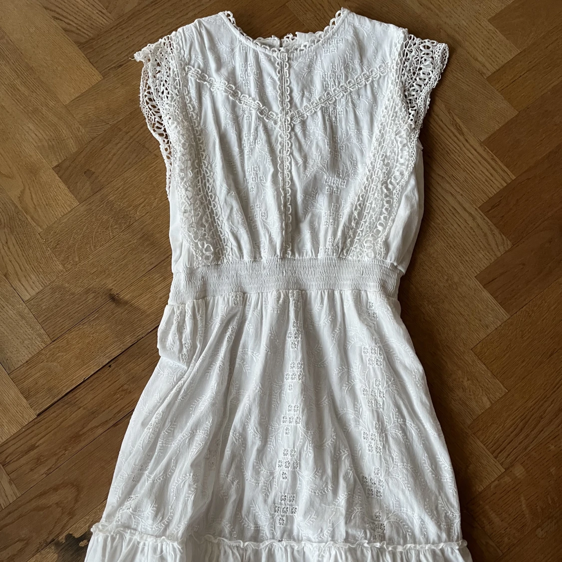 Jättefin klänning från the new som är är i storlek 13-14y. De passad Xxs-xs.