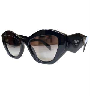 Selling this pair of popular Prada sunglasses, bought them at the Vestiaire website but never worn it.