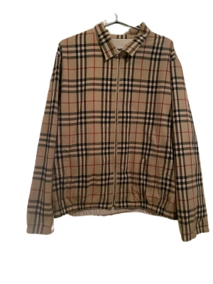 Burberry Reversible Jacket  - Reversible Burberry jacket.  Size XL, fits like L Cond: 9/10 no marks or damages. Bought at ditto in Oslo for around 4600Nok.  I do not shipp only meetup I gbg