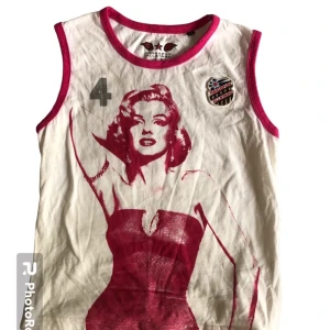 Tank top med print - Tank top med marilyn monroe tryck! (Två första bilderna lånade)
