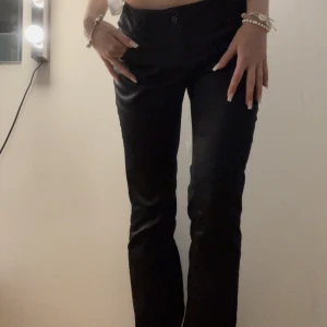 Byxor - Säljer dessa lågmidjade byxor då den inte kommer till användning 💕