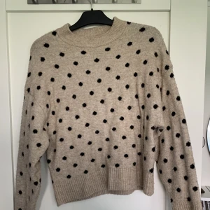 Stickad tröja🤎 - Stickad tröja från H&M🤍