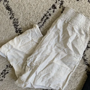 Linnebyxor  - Linnebyxor från H&M🤍