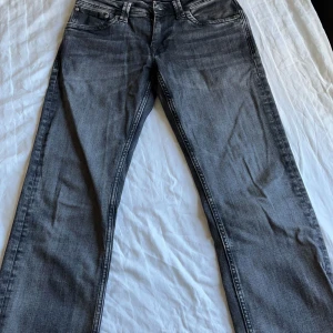 Pepe jeans  - Feta pepe jeans i storlek 29x32, knappt använda