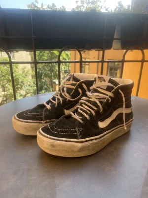 Snygga vans skor  - Säljer nu mina snygga vans skor som är perfekt till sommaren, passar till allt och är jätte bekväma