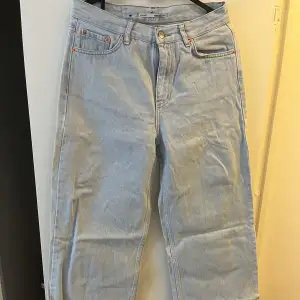 Ett par super fina Junkyard jeans! Använda några gånger, de är intre stretchiga. Frakt kostar 89kr!!!