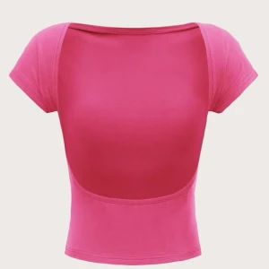 Shein topp - Säljer min helt oanvända topp från shein som är väldigt trendig nu.  Aldrig använd och tvättad efter jag fick hem den🫶🏽🫶🏽🤩