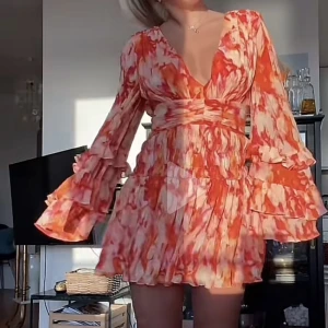 Klänning nakd Sanna Jörnvik x nakd - Oanvänd klänning från nakd x sanna Jörnvik aldrig använd