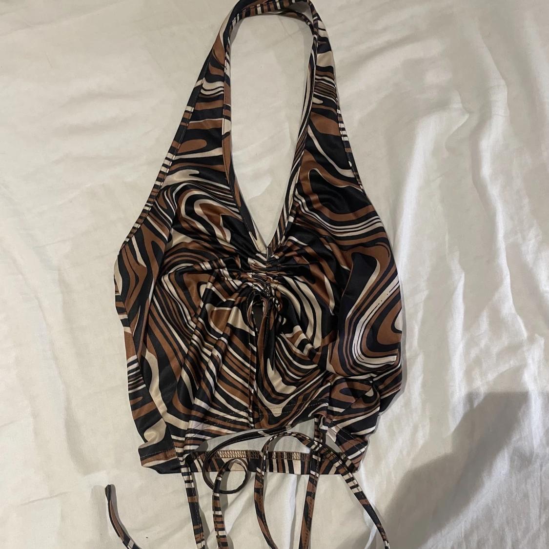 Mönstrad halterneck