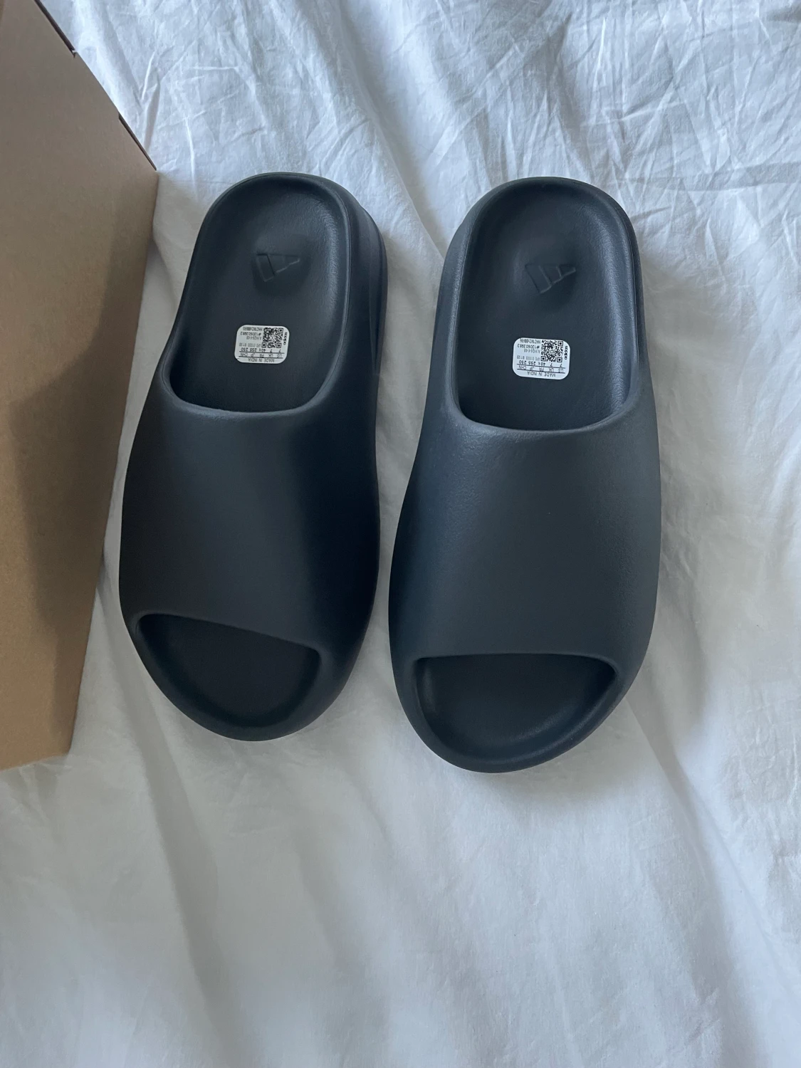 Yeezy slides onyx - 90