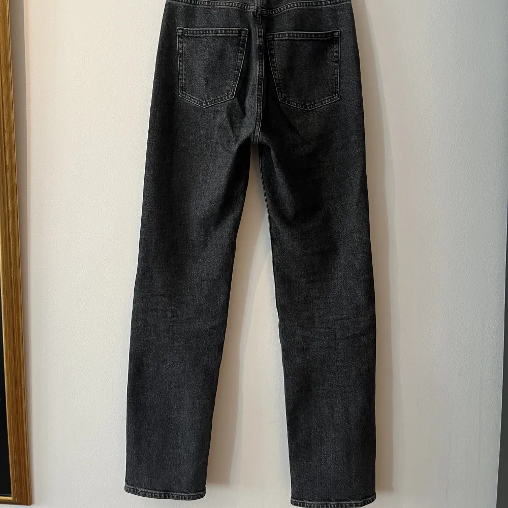 Nästan helt nya gråsvarta jeans, storlek 25/30,( S ). Jeans & Byxor.