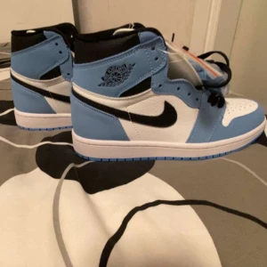 Äkta Jordan 1 - Helt ny kommer med box Helt Äkta