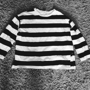 Tröja - Tunn långärmad tröja, använd fåtal gånger