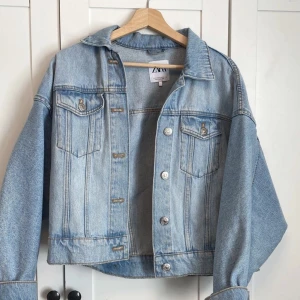 Jeans jacka  - Jeans jacka från zara. Inga defekter 