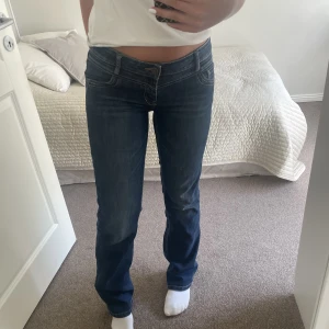 Jeans - Jättecoola jeans från esprit! Sparsamt använda! Lågmidjade! 💗