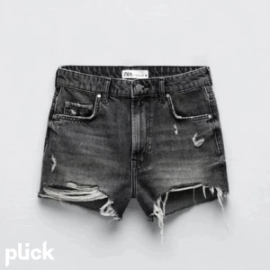 Jeansshorts  - Ett par shorts från zara, inga defekter då de är använda ett fåtal gånger🌟💞pris kan diskuteras 🫶🏻