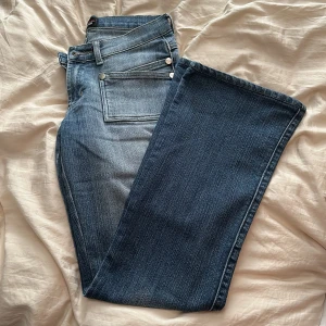 Jeans - Säljer dessa jeans som jag köpte på vinted men som jag en använt