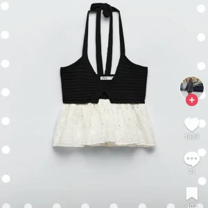 Zara topp - skit snygg zara topp som ja köpte förra sommaren men tyvärr inte får användning för längre 💗👙 Pris kan möjligen diskuteras 