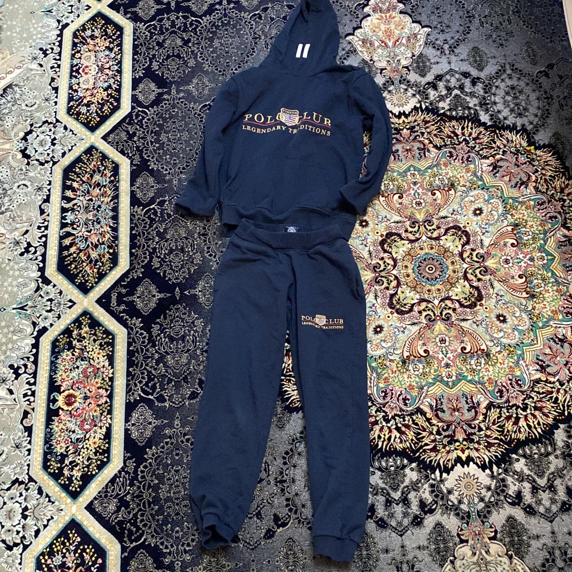 Hej,jag säljer mitt polo club sett de blev litet för mig så jag tänkte sälja den.