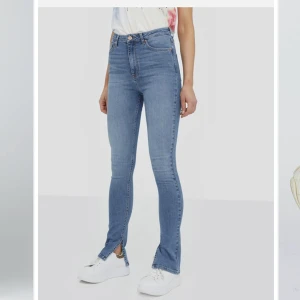 Omore jeans  - Säljer dessa jeans i storlek 36/L från the odenim. Modellen heter omore, googla för fler bilder. Kan fota på mig själv vid intresse :) har sytt in dom lite i midjan eftersom dom töjdes ut lite när jag använt dom. I övrigt inte använda så mycket, bra skick