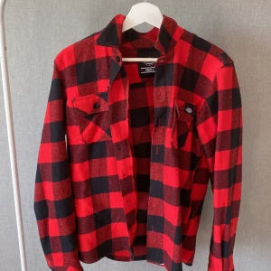 Dickies flannel skorta - Snygg flanel skjorta Nypris 750