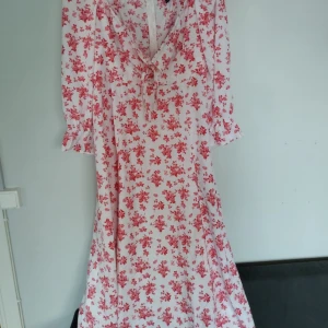 Maxiklänning blommig - Märke: Shein Storlek: 44