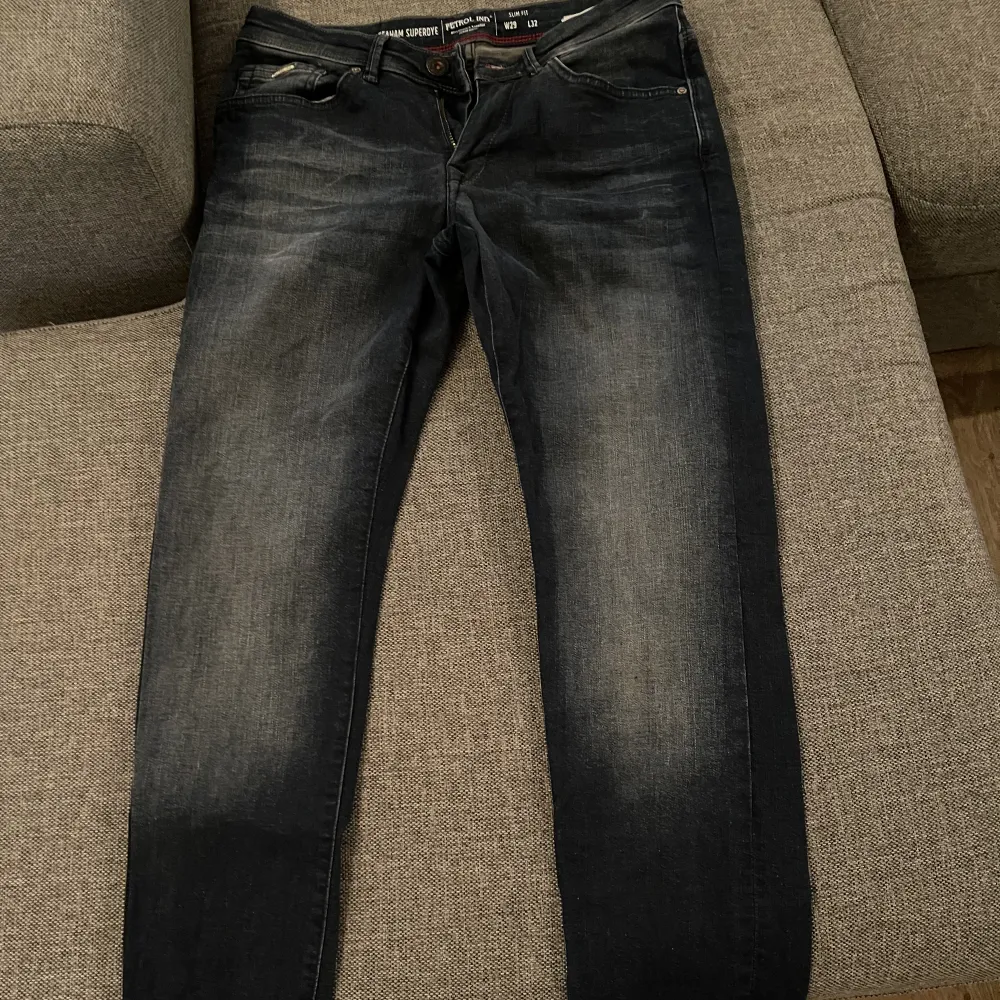 Helt oanvända jeans köpta 2022. Storlek W29 L32. Jeans & Byxor.