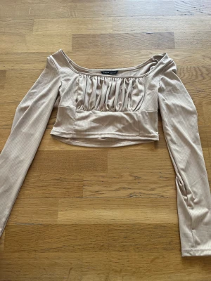 Topp  - Topp ifrån shein ribbad vid bröstet 
