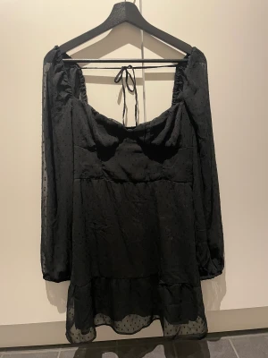 Spets klänning - H&M divided klänning, aldrig använd. Pris kan diskuteras🤍