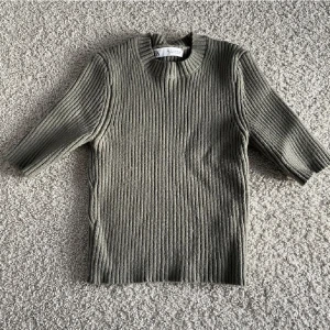 Stickad topp - Säljer denna jättesnygga stickade toppen 