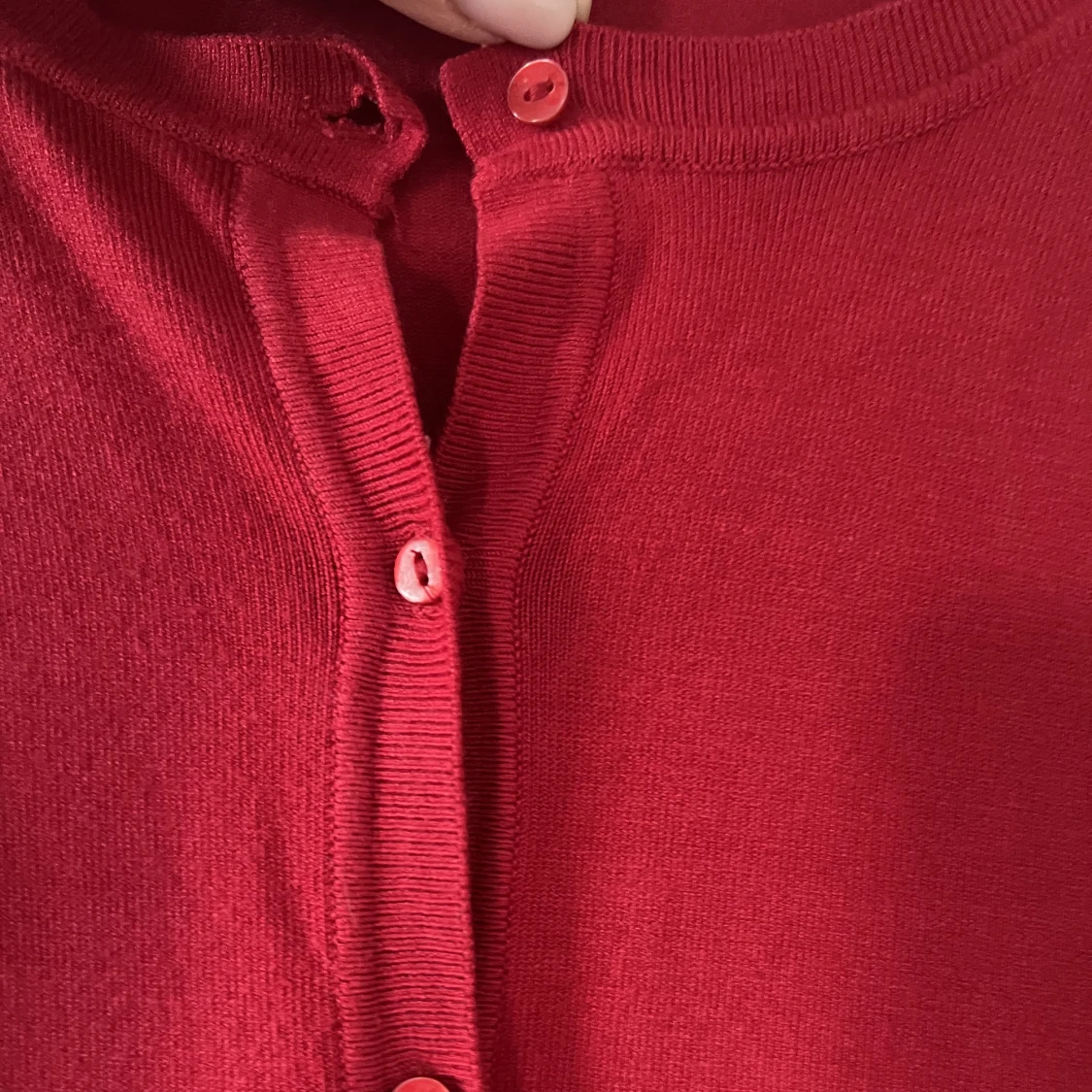 Fin röd tröja  - 90