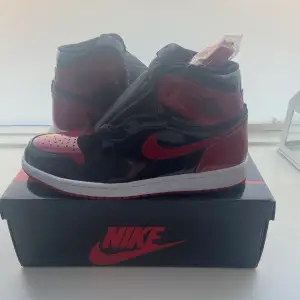 säljer mina helt nya patent bred 1or storlek 43. Köpta via SNKRS på drop.