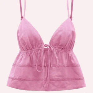 rosa topp - Säljer denna superfina rosa sommartoppen som aldrig är använd!💞 storlek S! men man kan spänna in banden