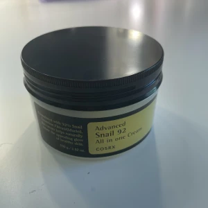 Advanced Snail 92 All In One Cream - Populär kräm  berikad med snigelsekret. Använd få gånger så helt full (tagen med spatel)☺️