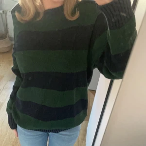 Tröja - Säljer nu min fina brandy melville tröja som jag köpte för 400kr💙knappt använd och ser ut som ny💙jätte skön och snygg💙