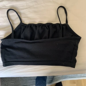 Svart linne - Ett svart linne från shine så gott som ny och inga skador köpte för 120 