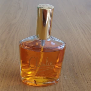 Parfym Charlie - Nästan helt ny parfym från Charlie Gold. 95 % kvar