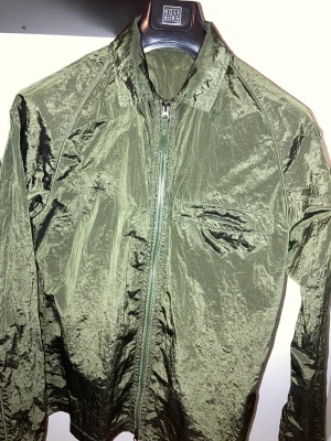 Stone Island Overshirt - Stone Island Overshirt 9/10 skick. Nypris 4300. Säljer då jag inte får användning av den, köptes på nk förra sommaren 