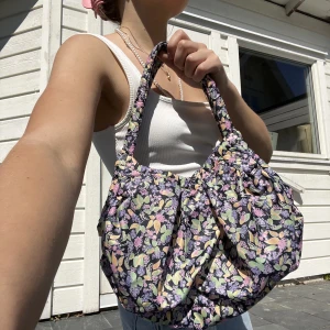 Väska - Sommarväska från & other stories! 