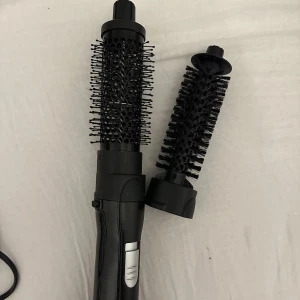 Varmluftsborste från babyliss - Varmluftsborste från babyliss med två borthuvuden