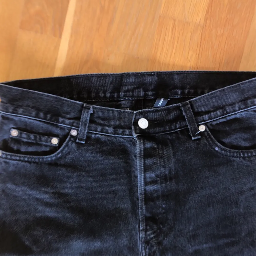 Svarta weekday jeans i fint skick.  Modell Barrel Stl 29/30. Jeans & Byxor.