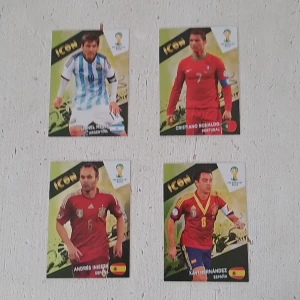 Fottbollskort 2014 messi ronaldo iniesta och xavi - Fottbollskort 2014 bra skick alla fyra för 500kr