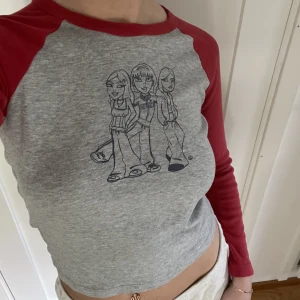 Topp - Säljer denna coola topp från Subdued❤️